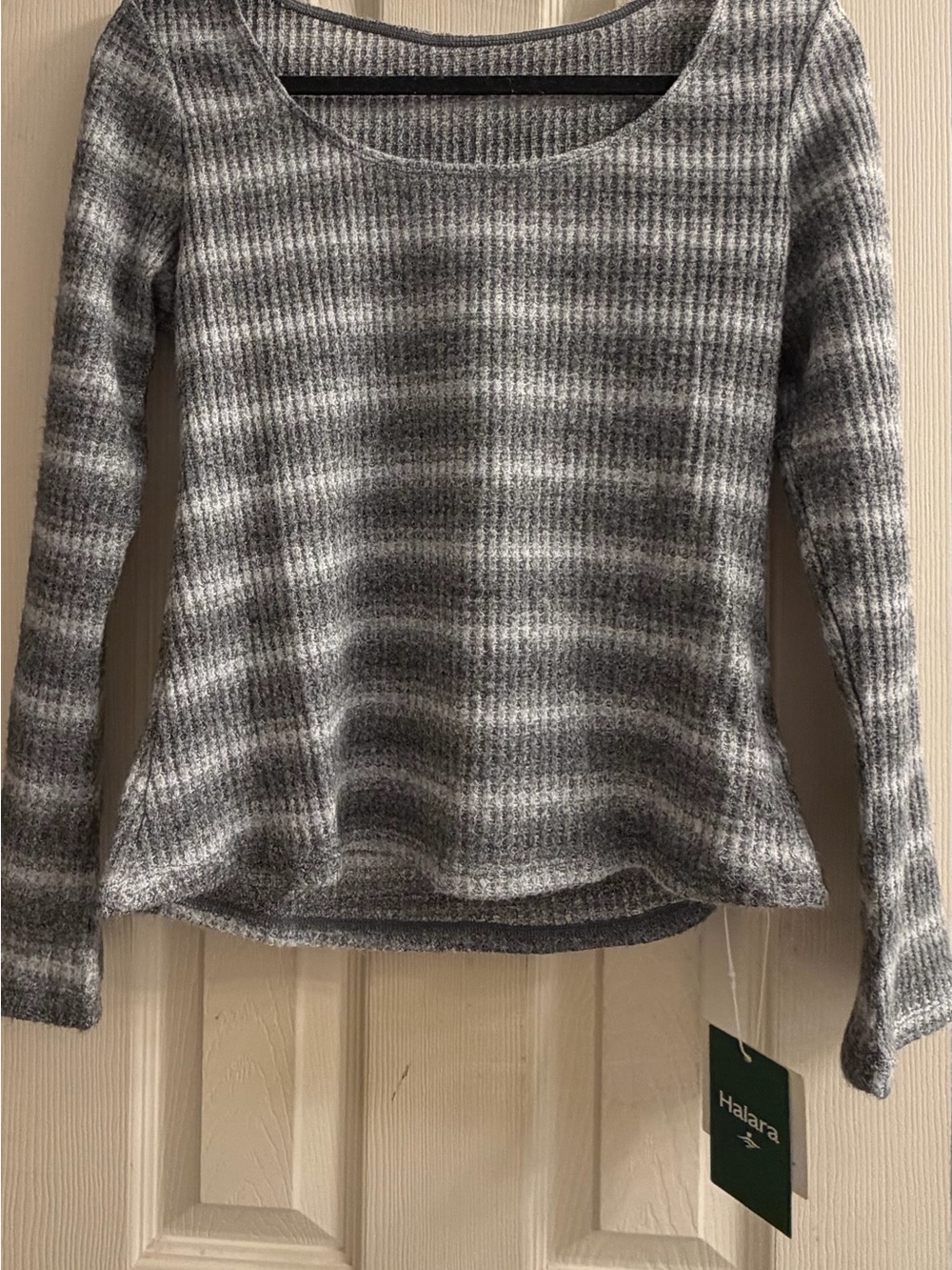 HALARA Gray Striped Scoop Neck Knit Top